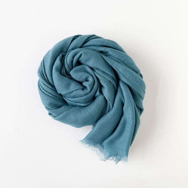 8022 New autumn and winter scarf solid color medium and long European and American
8022 New autumn and winter scarf solid color medium and long European and American