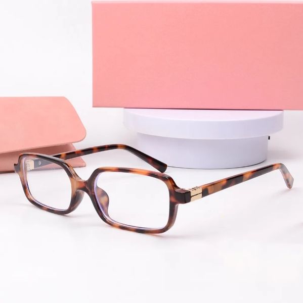 Designer Sunglasses For Women Men Beach Sun Glasses Trendy Classic Square Frame Glasses Letter Design High Quality Eyeglasses Oval Luxury Sunglasses
Designer Sunglasses For Women Men Beach Sun Glasses Trendy Classic Square Frame Glasses Letter Design High Quality Eyeglasses Oval Luxury Sunglasses