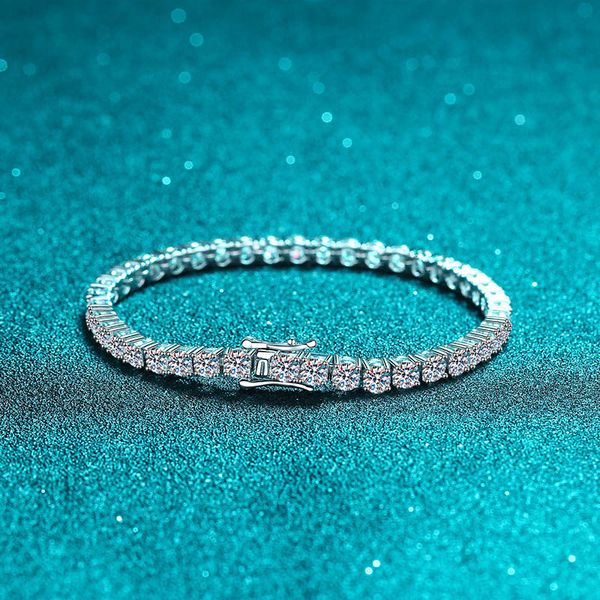 Chic Accessory Choice Premium Quality PT950 Plate Finish & High Clarity Moissanite Beads Adorning a Stylish Lady's Band
Chic Accessory Choice Premium Quality PT950 Plate Finish & High Clarity Moissanite Beads Adorning a Stylish Lady's Band