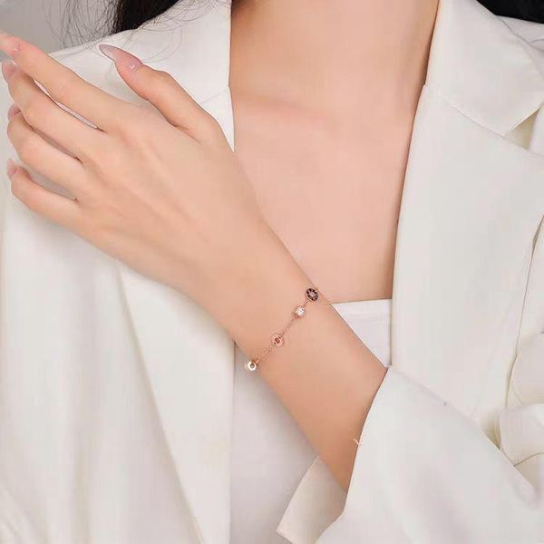 Roman Time Bracelet for Women Designer 14K Gold Plated Cubic Zirconia Station Bracelets Jewelry Summer Designer Bracelet Confirmation Bijoux Luxe Gift
Roman Time Bracelet for Women Designer 14K Gold Plated Cubic Zirconia Station Bracelets Jewelry Summer Designer Bracelet Confirmation Bijoux Luxe Gift