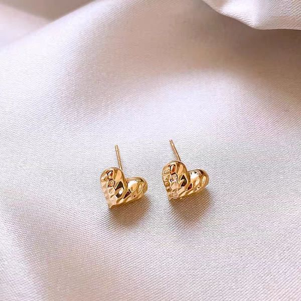 Stud Earrings Women Jewelry 18K Plated Gold Love Heart Stud Earring Fashionable unique Designer S925 Sterling Silver Stud Earrings Bijoux Luxe Gift with Box
Stud Earrings Women Jewelry 18K Plated Gold Love Heart Stud Earring Fashionable unique Designer S925 Sterling Silver Stud Earrings Bijoux Luxe Gift with Box