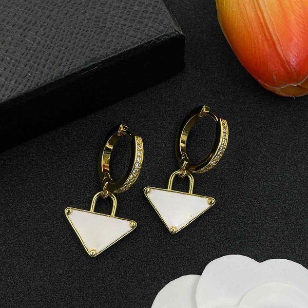 Women Letter Stud Earrings 18K Gold Plated Luxury Designer Earings Geometric Fashion Wedding Party Jewelry
Women Letter Stud Earrings 18K Gold Plated Luxury Designer Earings Geometric Fashion Wedding Party Jewelry