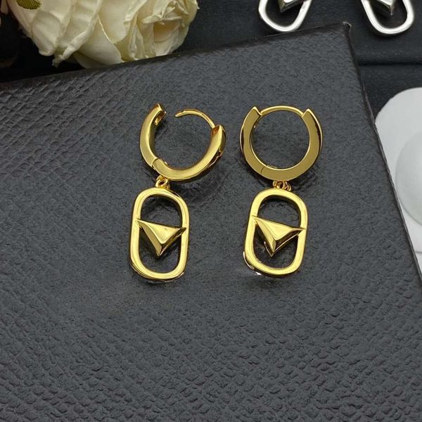 Classic Hoop Earrings Womens Gold Hip-hop Designer Earrings for Wedding Birthday Gift Jewelry 
Classic Hoop Earrings Womens Gold Hip-hop Designer Earrings for Wedding Birthday Gift Jewelry