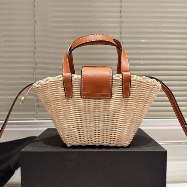 Summer popular patchwork woven cosmetic bag big brand same style --CCL8063, Ccl8063-1
Summer popular patchwork woven cosmetic bag big brand same style --CCL8063, Ccl8063-1