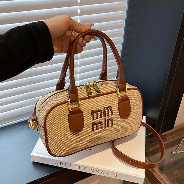 Designer 2025 Shoulder Bag Luxury classical Handbag Fashion Bag messenger crossbody Underarm bag fashionable Portable mini bag 999, #4
Designer 2025 Shoulder Bag Luxury classical Handbag Fashion Bag messenger crossbody Underarm bag fashionable Portable mini bag 999, #4