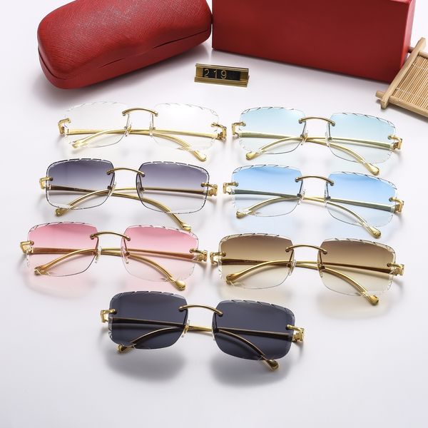 Sunglasses Designer Classic and versatile sunglasses suitable for men and women 
Sunglasses Designer Classic and versatile sunglasses suitable for men and women
