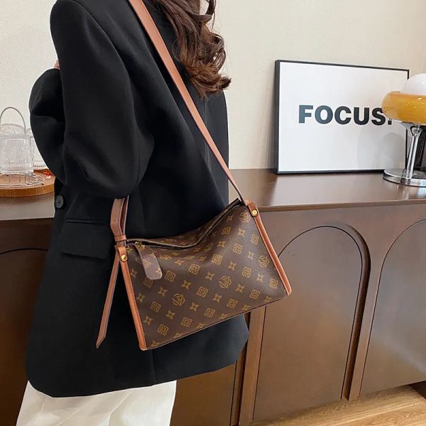 Designer Bag Shoulder Bag Luxury Bag Crossbody Purse Designer Printed Shoulder Tote Purse for Women, Retro Niche Crossbody Bag Free Shipping, Khaki
Designer Bag Shoulder Bag Luxury Bag Crossbody Purse Designer Printed Shoulder Tote Purse for Women, Retro Niche Crossbody Bag Free Shipping, Khaki