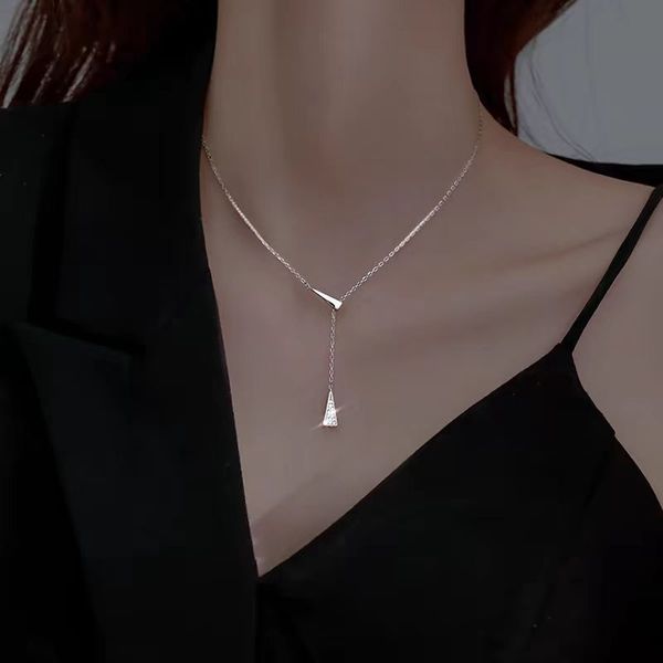 925 Strling Silver Necklace Women Designer Simple Diamond Necklace 14K Gold Plated Cross triangle Collarbone Chain Necklace Bijoux Luxe
925 Strling Silver Necklace Women Designer Simple Diamond Necklace 14K Gold Plated Cross triangle Collarbone Chain Necklace Bijoux Luxe