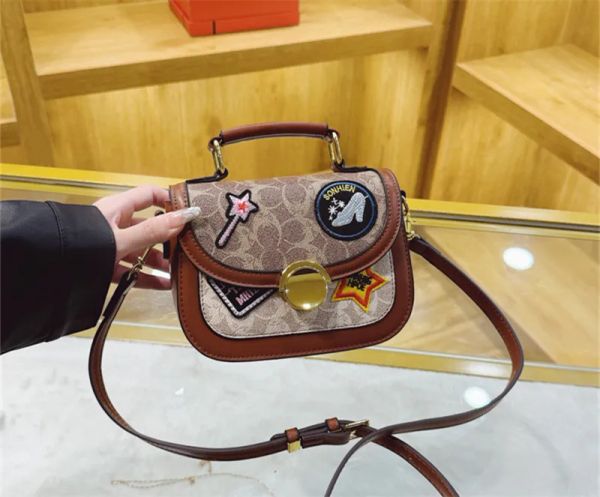 Designer bag Shoulder Bag Luxury Bag Crossbody mini Purse Designer New small square bag premium texture printed single shoulder crossbody bag for womens, Color 2
Designer bag Shoulder Bag Luxury Bag Crossbody mini Purse Designer New small square bag premium texture printed single shoulder crossbody bag for womens, Color 2