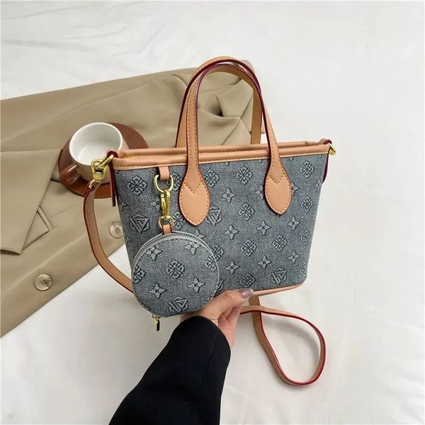 Designer bag 2025 new fashion luxury bag crossbody bag handbag women's casual handbag fashion chain crossbody bag women's mini large capacity 13, #12
Designer bag 2025 new fashion luxury bag crossbody bag handbag women's casual handbag fashion chain crossbody bag women's mini large capacity 13, #12