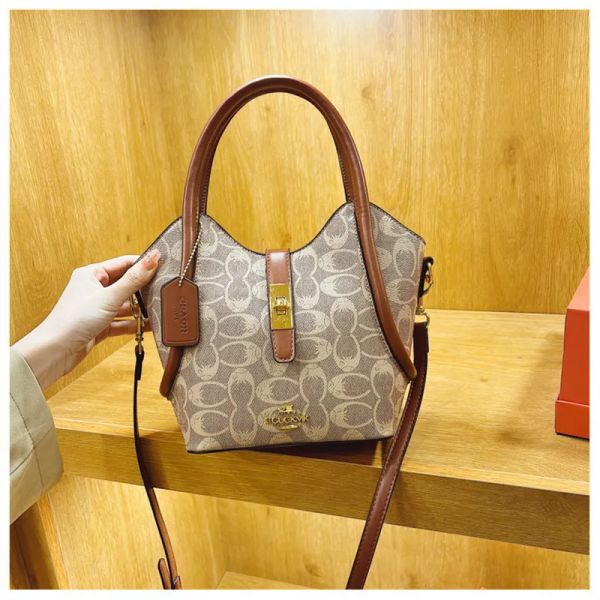 Designer bag Shoulder Bag Luxury Bag Crossbody Purse Designer 2025 New premium texture printed large capacity single shoulder crossbody bag for women, Color 2
Designer bag Shoulder Bag Luxury Bag Crossbody Purse Designer 2025 New premium texture printed large capacity single shoulder crossbody bag for women, Color 2