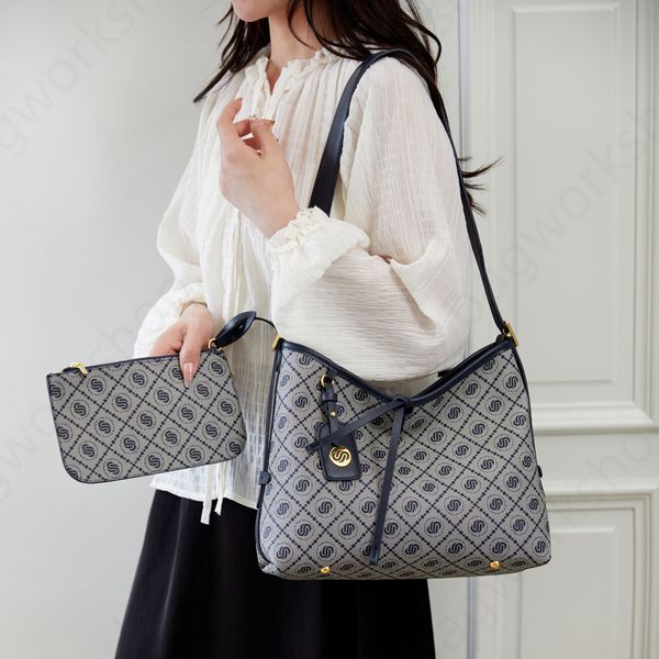 free shipping luxury handbag designer bag presbyopia largecapacity handbag messenger bag highend shoulder bag cosmetic bag wallet, Colors are optional 
free shipping luxury handbag designer bag presbyopia largecapacity handbag messenger bag highend shoulder bag cosmetic bag wallet, Colors are optional
