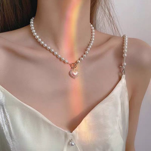 Elegant Pearl Necklace For Women Heart OT Buckle Pendant Necklaces Luxury Imitation Pearls Chain Necklaces Hip Hop Jewelry Girls Gifts Bijoux Luxe
Elegant Pearl Necklace For Women Heart OT Buckle Pendant Necklaces Luxury Imitation Pearls Chain Necklaces Hip Hop Jewelry Girls Gifts Bijoux Luxe