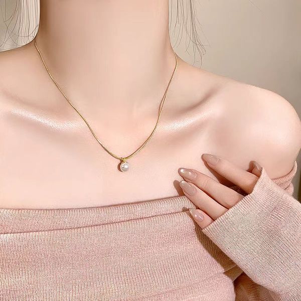 Single Pearl Necklace Designer Pearl Pendant Ncaklace Women Jewelry 18K Gold Clavicle chain Luxury Necklaces Bijoux Luxe
Single Pearl Necklace Designer Pearl Pendant Ncaklace Women Jewelry 18K Gold Clavicle chain Luxury Necklaces Bijoux Luxe