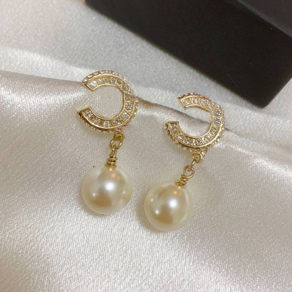 Designer Luxury Stud Earrings For Women Letter Valentine Day Gift Wedding Earrings Party Jewerlry Accessories
Designer Luxury Stud Earrings For Women Letter Valentine Day Gift Wedding Earrings Party Jewerlry Accessories