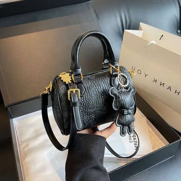 Designer Bag Free Shipping New Single Shoulder Bag For Women Leisure Flap Womens Bear Luxury Bag Printed Handbag Crossbody Messenger, Color 1 
Designer Bag Free Shipping New Single Shoulder Bag For Women Leisure Flap Womens Bear Luxury Bag Printed Handbag Crossbody Messenger, Color 1