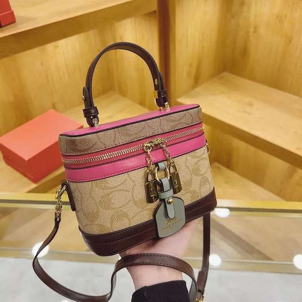 Designer Bag Free Shipping New Fashion Box Premium Texture Printed Shoulder Crossbody Luxury Bag For Womens, Color 2 
Designer Bag Free Shipping New Fashion Box Premium Texture Printed Shoulder Crossbody Luxury Bag For Womens, Color 2