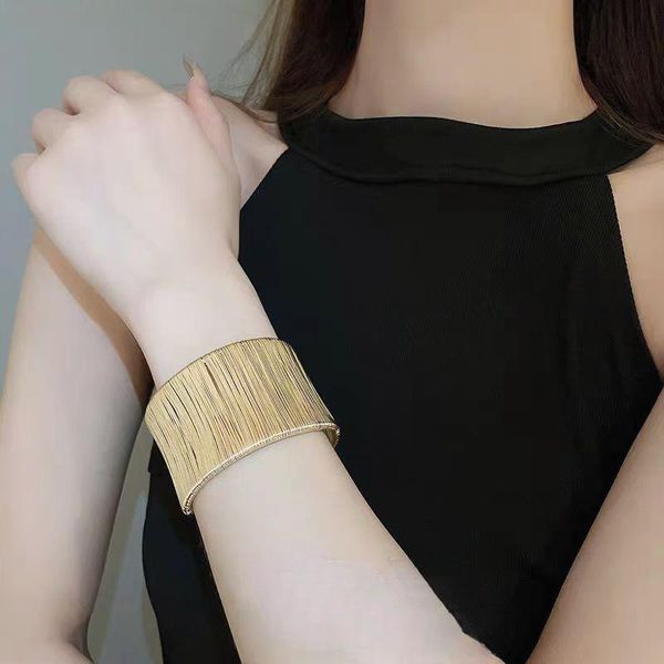 Designer Bangle Bracelet Women Jewelry Width 4CM Gold Open-Mouth Charm Bracelet Women Light Luxury Exquisite Wide Bangle Bijoux Luxe Gift
Designer Bangle Bracelet Women Jewelry Width 4CM Gold Open-Mouth Charm Bracelet Women Light Luxury Exquisite Wide Bangle Bijoux Luxe Gift