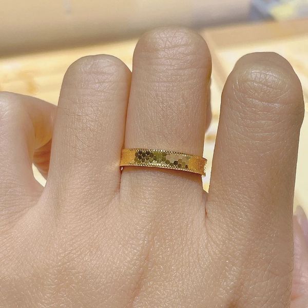 elegant minimalistic copper band ring with polished gold accents versatile daily jewelry
elegant minimalistic copper band ring with polished gold accents versatile daily jewelry