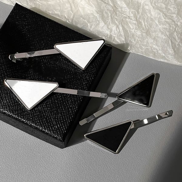 Designer Hot Metal Triangle Hair Clip with Stamp Women Girl Triangle Letter Barrettes Fashion Hair Accessories High Quality
Designer Hot Metal Triangle Hair Clip with Stamp Women Girl Triangle Letter Barrettes Fashion Hair Accessories High Quality