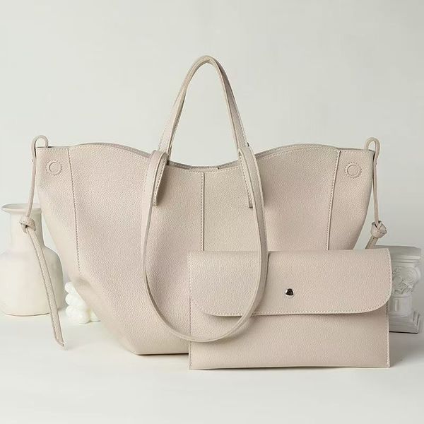 French High Beauty New Fashionable Tote Premium Handheld Large Capacity Single Shoulder Underarm Women's Bag, Split
French High Beauty New Fashionable Tote Premium Handheld Large Capacity Single Shoulder Underarm Women's Bag, Split
