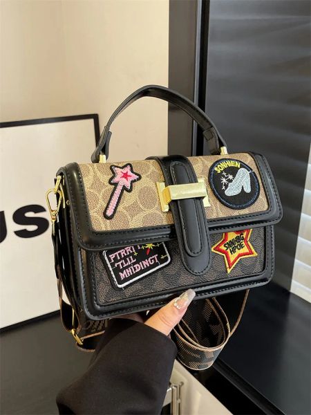 Designer Bag Free Shipping 2025 New Fashion Light Luxury High-end Texture Printed Letter Shoulder Crossbody Bag for Women, Color 1
Designer Bag Free Shipping 2025 New Fashion Light Luxury High-end Texture Printed Letter Shoulder Crossbody Bag for Women, Color 1