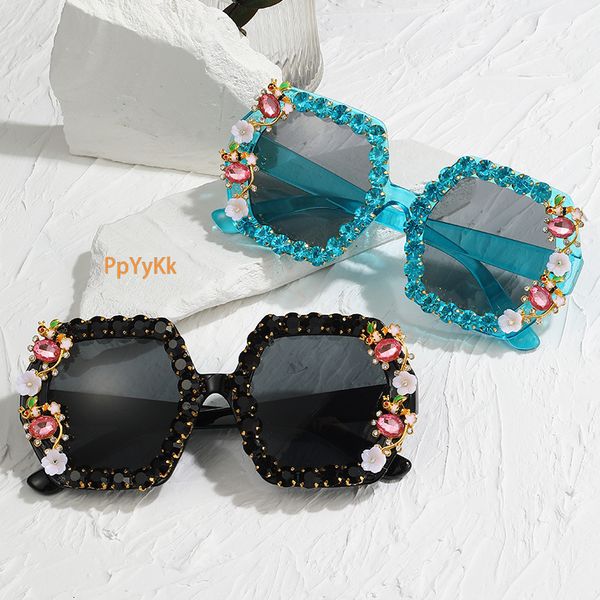 Fashion Sunglasses for Men and Women Personality Diamond-Encrusted Square Frame Sunglasses Internet Celebrity Street Style Live Streaming Glasses
Fashion Sunglasses for Men and Women Personality Diamond-Encrusted Square Frame Sunglasses Internet Celebrity Street Style Live Streaming Glasses