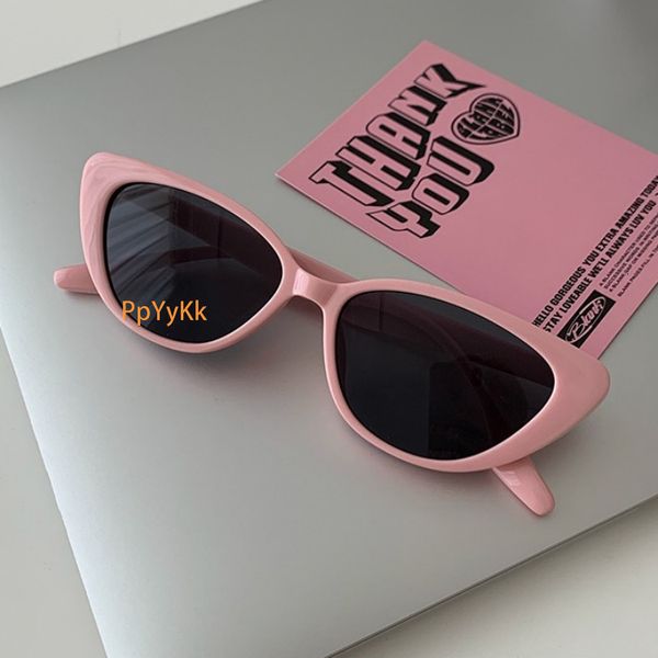 Designer sunglasses Pink cats eye sunglasses for women brown summer high-end feeling new sunglasses for men sun protection net trendy and fashionable glasses
Designer sunglasses Pink cats eye sunglasses for women brown summer high-end feeling new sunglasses for men sun protection net trendy and fashionable glasses