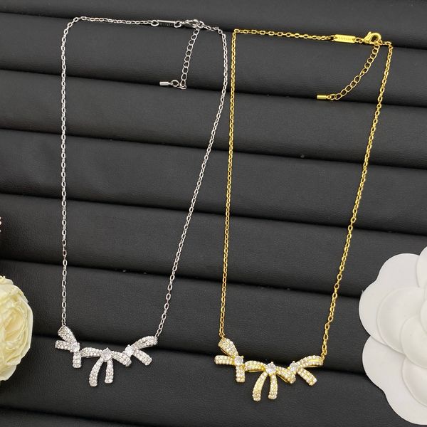 Luxury Necklace Designer Pendant Flower Choker Chain Crystal Necklace Wedding Party Gift Jewelry with Box
Luxury Necklace Designer Pendant Flower Choker Chain Crystal Necklace Wedding Party Gift Jewelry with Box