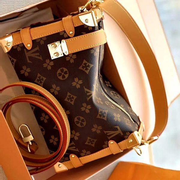 Evening Bags Totes bag Designer Tote Women Soft Luggage Messenger Bag Men's Shoulder Letter Purse Monagram Handle Designer Luxury Clutch 010, #10
Evening Bags Totes bag Designer Tote Women Soft Luggage Messenger Bag Men's Shoulder Letter Purse Monagram Handle Designer Luxury Clutch 010, #10