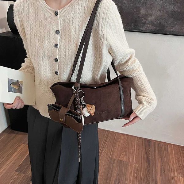 Autumn and Winter Suede Handbag Purse for Women Suede Shoulder Bag Retro Handbags Clutch Casual Commuter Bag Vintage Womens Bag Y250605, Black
Autumn and Winter Suede Handbag Purse for Women Suede Shoulder Bag Retro Handbags Clutch Casual Commuter Bag Vintage Womens Bag Y250605, Black