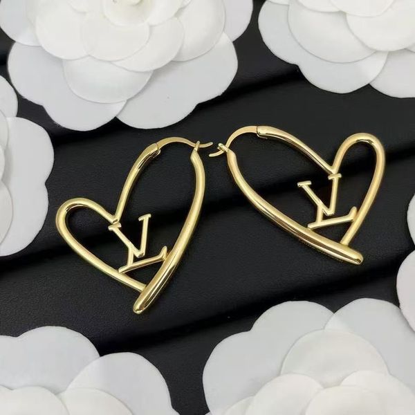 Chic Ladies' Huggie Studs: Classic 4CM Circular Pendant Jewelry Crafted from Durable Brass & Sterling Silver
Chic Ladies' Huggie Studs: Classic 4CM Circular Pendant Jewelry Crafted from Durable Brass & Sterling Silver