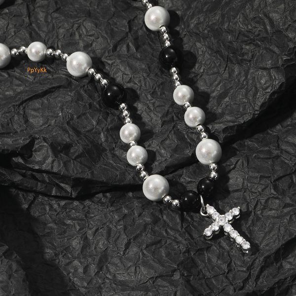 Hip Hop Black White Reflective Pearl Cross Necklace Premium ABS Pearl Men's Collarbone Chain Pass the diamond tester
Hip Hop Black White Reflective Pearl Cross Necklace Premium ABS Pearl Men's Collarbone Chain Pass the diamond tester