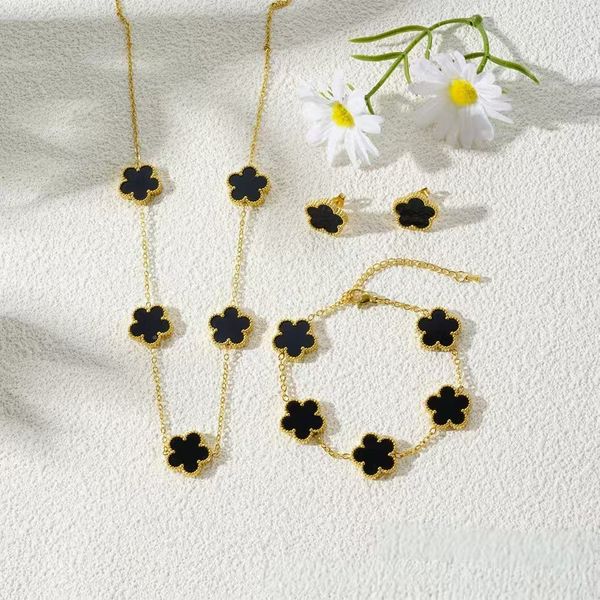 Elegant Four Leaf Clover Necklace Jewelry Clover Set: Floral Pendant, Bracelet, Earrings, Necklace for Parties, White
Elegant Four Leaf Clover Necklace Jewelry Clover Set: Floral Pendant, Bracelet, Earrings, Necklace for Parties, White