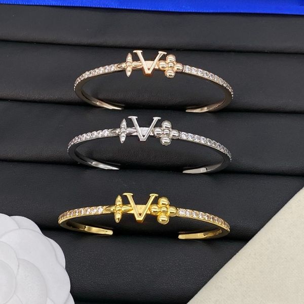 Women's Bracelet Luxury 18K Gold Plated Diamond Bracelet Classic Flower Letter Design Holiday Gift High Quality Wedding Jewelry
Women's Bracelet Luxury 18K Gold Plated Diamond Bracelet Classic Flower Letter Design Holiday Gift High Quality Wedding Jewelry