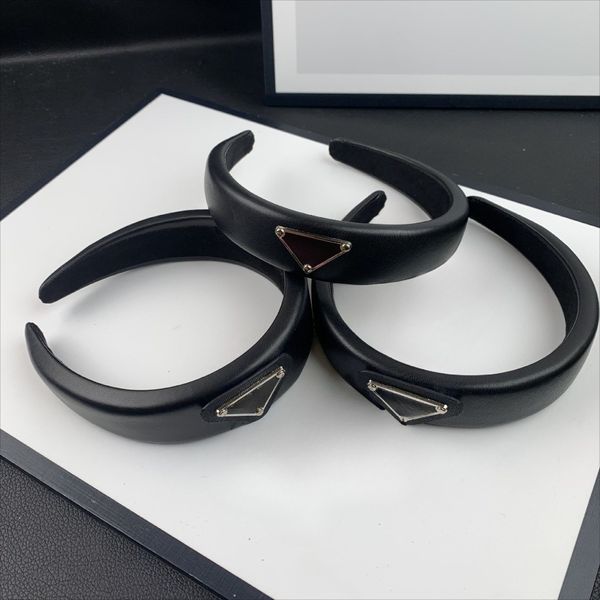 Designer Headband Classic Simple Pu Material Headband Women's Casual Style High Quality Hair Accessories
Designer Headband Classic Simple Pu Material Headband Women's Casual Style High Quality Hair Accessories