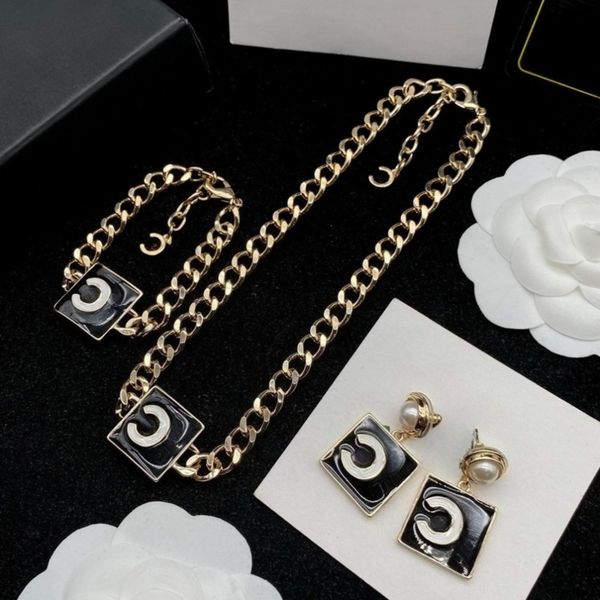 Fashion Jewelry Set Classic Letter Design Women's Necklace Earrings Bracelet Set Luxury High Quality Holiday Gift Daily Versatile Can Be Used Separately, Light purple
Fashion Jewelry Set Classic Letter Design Women's Necklace Earrings Bracelet Set Luxury High Quality Holiday Gift Daily Versatile Can Be Used Separately, Light purple