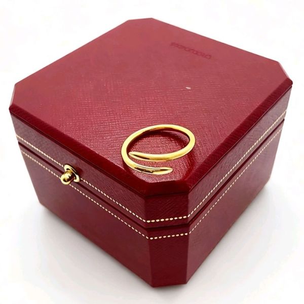 Classic designer ring, fashionable women's jewelry, gold-plated titanium steel alloy, trendy accessory, fade-resistant, hypoallergenic.
Classic designer ring, fashionable women's jewelry, gold-plated titanium steel alloy, trendy accessory, fade-resistant, hypoallergenic.