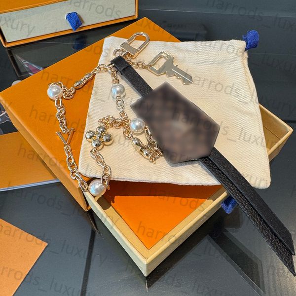 Designer Keychains Lanyards Chain Luxury Unisex Pendant Flower Keychain Leather Material Fashion Accessory Car Keys Decoration with Gift Box
Designer Keychains Lanyards Chain Luxury Unisex Pendant Flower Keychain Leather Material Fashion Accessory Car Keys Decoration with Gift Box