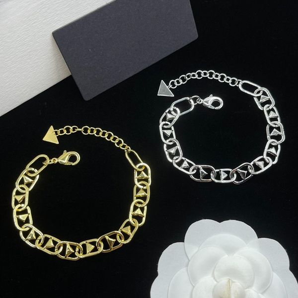 Classic Designer Bracelet Open Design Classic Brand Diamond Bangle Bracelet Triangle Letter Jewelry Women's Jewelry New Year's Christmas Gift
Classic Designer Bracelet Open Design Classic Brand Diamond Bangle Bracelet Triangle Letter Jewelry Women's Jewelry New Year's Christmas Gift
