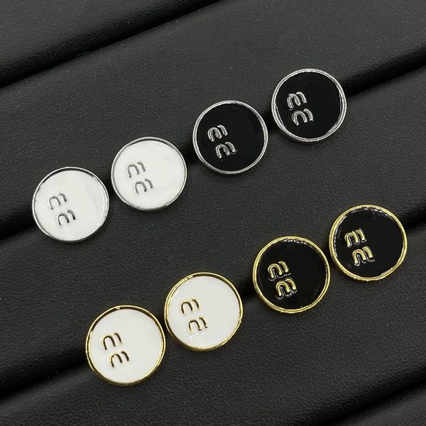 Women's Earrings Exquisite Small and Simple Earrings Classic Letter Design Enamel Glaze Earrings Brand Designer Earrings Various Jewelry Holiday Gifts
Women's Earrings Exquisite Small and Simple Earrings Classic Letter Design Enamel Glaze Earrings Brand Designer Earrings Various Jewelry Holiday Gifts