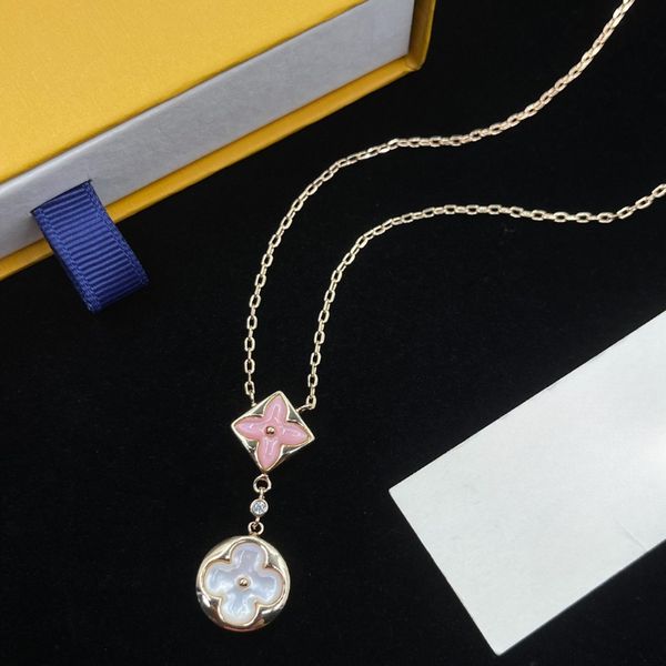 Designer Necklace Elegant Mother-of-Pearl Flower Pendant Necklace for Women Gold Silver Letters with Diamonds Classic Brand High Quality Jewelry
Designer Necklace Elegant Mother-of-Pearl Flower Pendant Necklace for Women Gold Silver Letters with Diamonds Classic Brand High Quality Jewelry