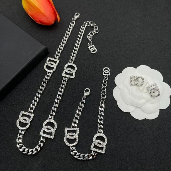 Necklaces Designers Jewelry Set Brands Letter Chain Bracelet Necklace Women's Luxury Diamond Hip Hop Chain Set Party Gifts
Necklaces Designers Jewelry Set Brands Letter Chain Bracelet Necklace Women's Luxury Diamond Hip Hop Chain Set Party Gifts