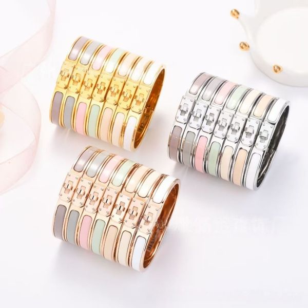 Fashion classic designer bracelet, women's bracelet, classic bracelet, designer jewelry, gold bracelet, designer luxury jewelry, diamond bangle, 18K gold, silver
Fashion classic designer bracelet, women's bracelet, classic bracelet, designer jewelry, gold bracelet, designer luxury jewelry, diamond bangle, 18K gold, silver