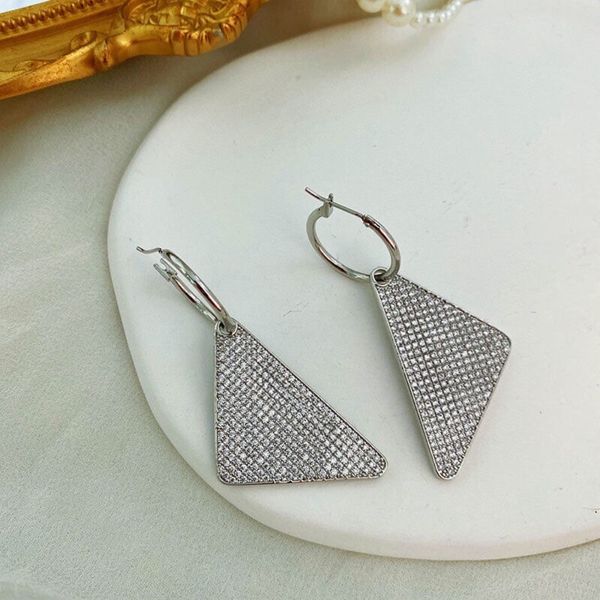 Shiny Triangle Diamond Earrings Stud Simple Designer Earring Men Women Girls High Quality Jewelry Gifts
Shiny Triangle Diamond Earrings Stud Simple Designer Earring Men Women Girls High Quality Jewelry Gifts
