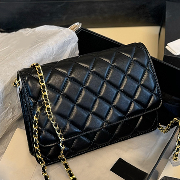 Shoulder Bag Ladies Designer Messenger Bag Leather Chain Tote Bag High Quality Letter Wallet, White
Shoulder Bag Ladies Designer Messenger Bag Leather Chain Tote Bag High Quality Letter Wallet, White