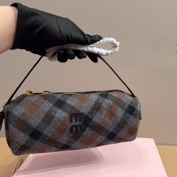 New winter fur bag pen holder dinner bag plaid lamb wool sweet underarm bag fashion designer 2025