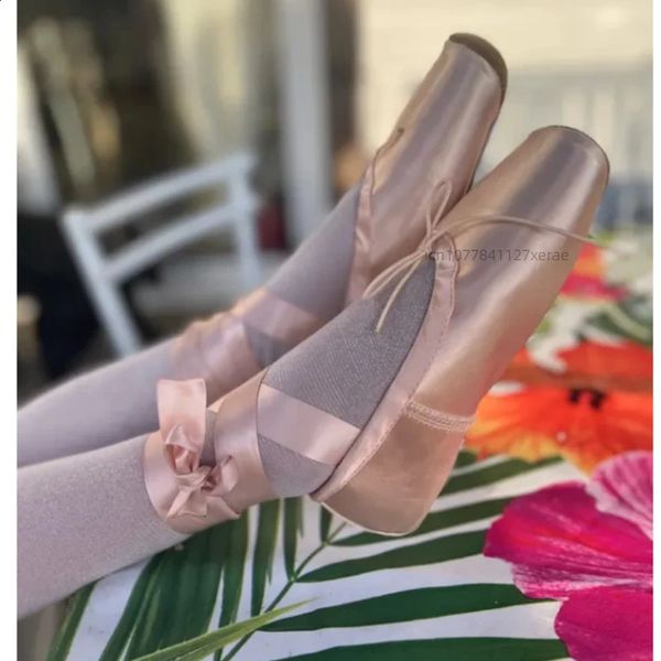 Ballet Shoes Retro and Sweet Straps Professional Training Shoes for Adults and Children Satin Dance Shoes for Competitions 251023