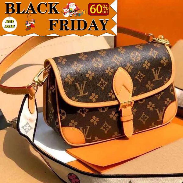 Designer Bag 2025 Chain Shoulder Bag Luxury Bag Purses - Women's Canvas Crossbody Baguette with Embossed Flap Vintage Style Shoulder and handbag, #17
Designer Bag 2025 Chain Shoulder Bag Luxury Bag Purses - Women's Canvas Crossbody Baguette with Embossed Flap Vintage Style Shoulder and handbag, #17