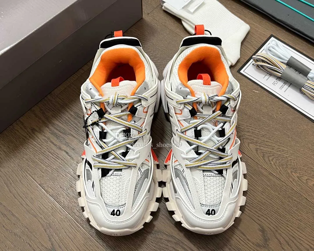brand luxury designer men women casual shoes track 3 3.0 triple white black sneakers tess.s. gomma leather trainer nylon printed platform tr
brand luxury designer men women casual shoes track 3 3.0 triple white black sneakers tess.s. gomma leather trainer nylon printed platform tr